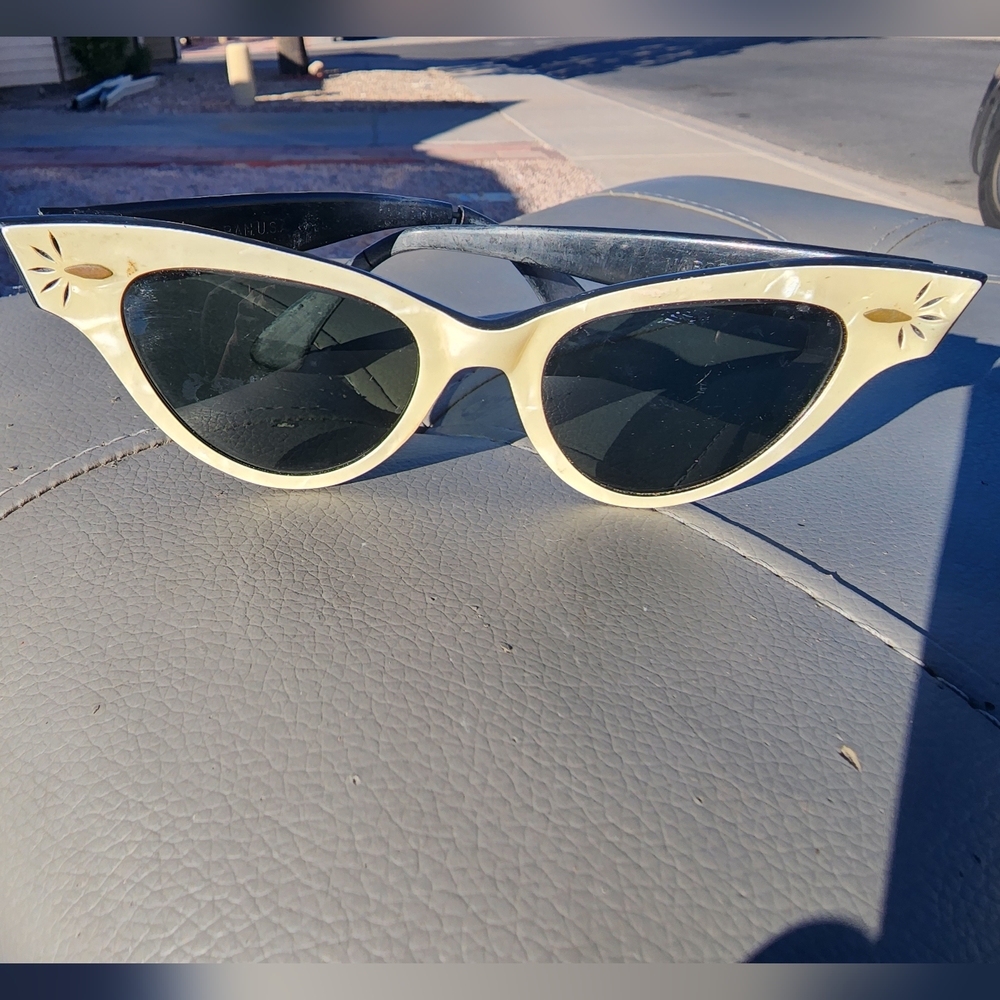 Bausch and Lomb Ray-Ban CATEYE